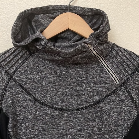 Lululemon Run: Back On Track Gray/Black Hooded Pullover-EUC—Size 12 - Picture 5 of 12